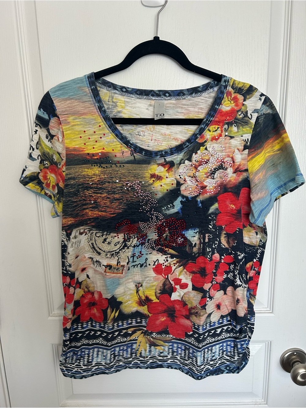 t/o Multicolor Floral Scoop Neck Short Sleeve Tee